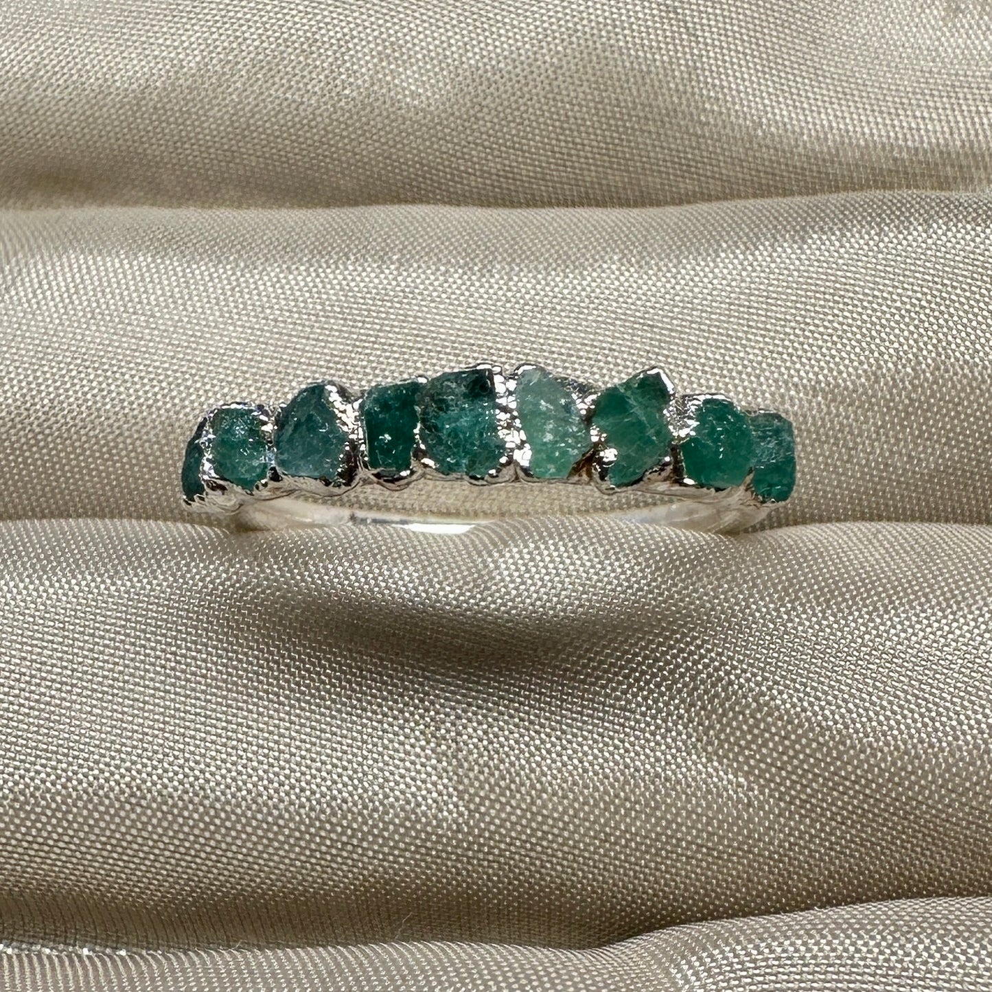 Roher Smaragd Ring, Silber, Grösse 54