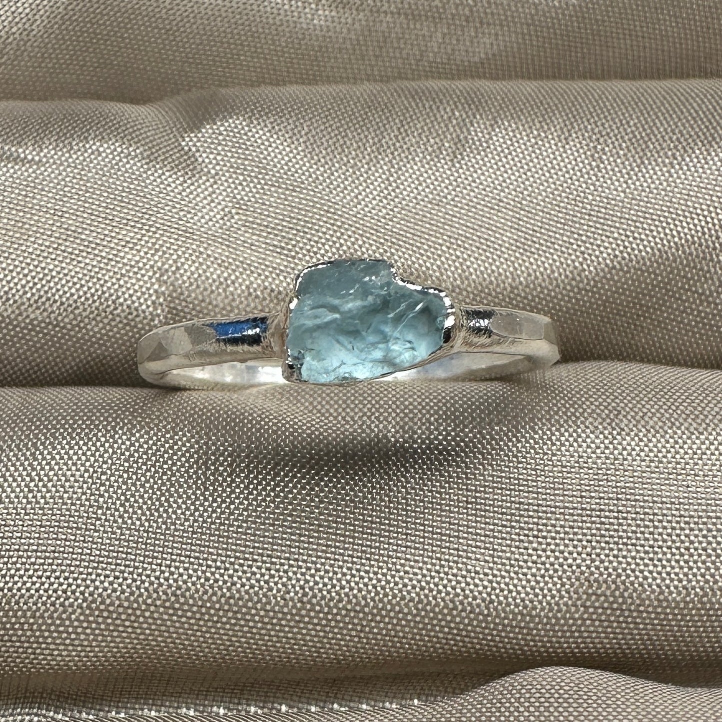 Roher Aquamarin Ring, Silber, Grösse 50