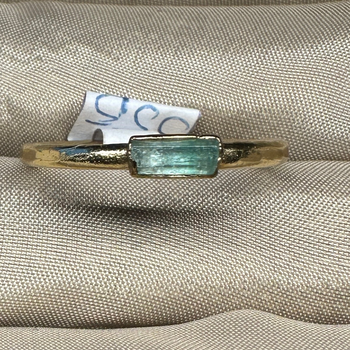 Roher Smaragdkristall Ring, Gold, Grösse 55.5