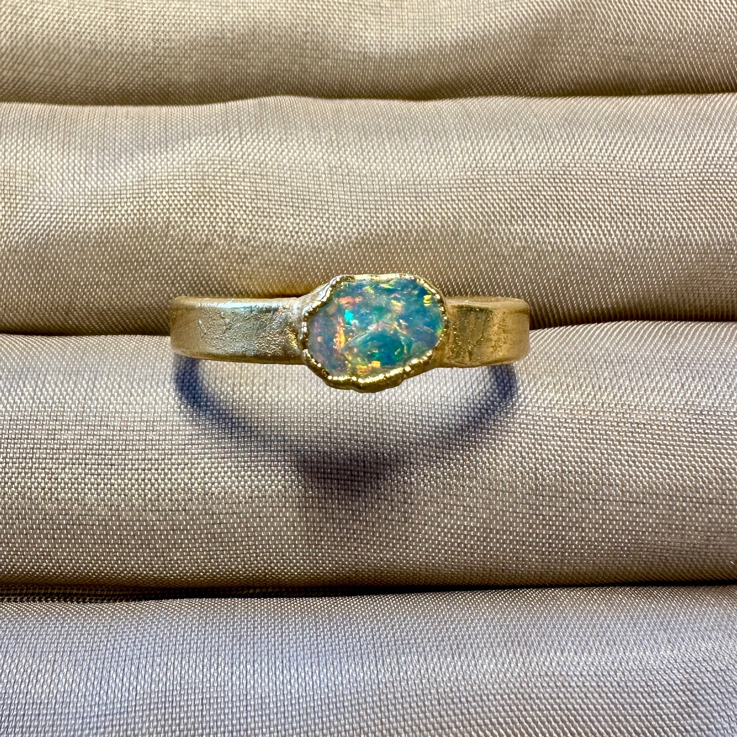 Australischer Opal Ring, Gold Grösse 54.5