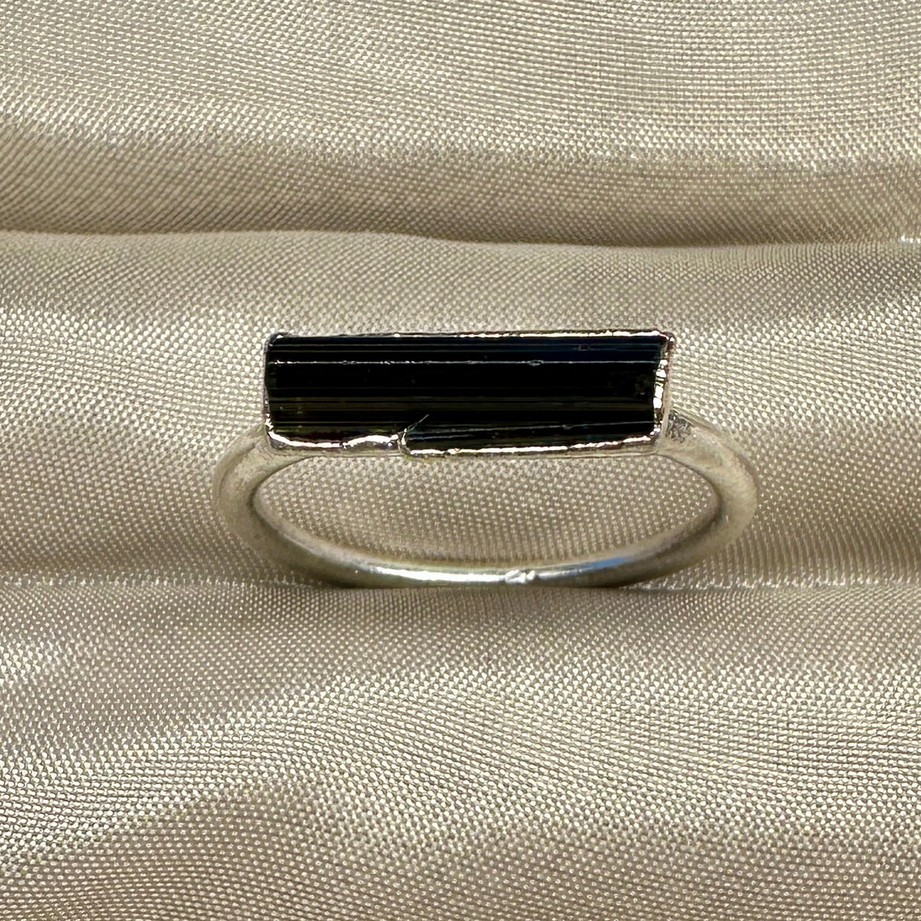 Roher SchörlTurmalin Ring, Silber, Grösse 54